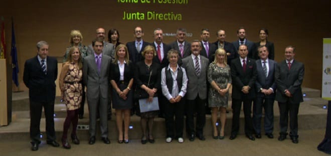 Mariano Bueno presente en la toma de posesión de la nueva junta del Colegio de Médicos de Zaragoza
