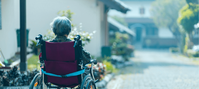 Pessoa com doença de Alzheimer numa cadeira de rodas